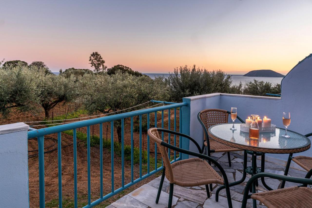 Secret Summer Havens - Perfectly Secluded Getaways Vasilítsion Esterno foto