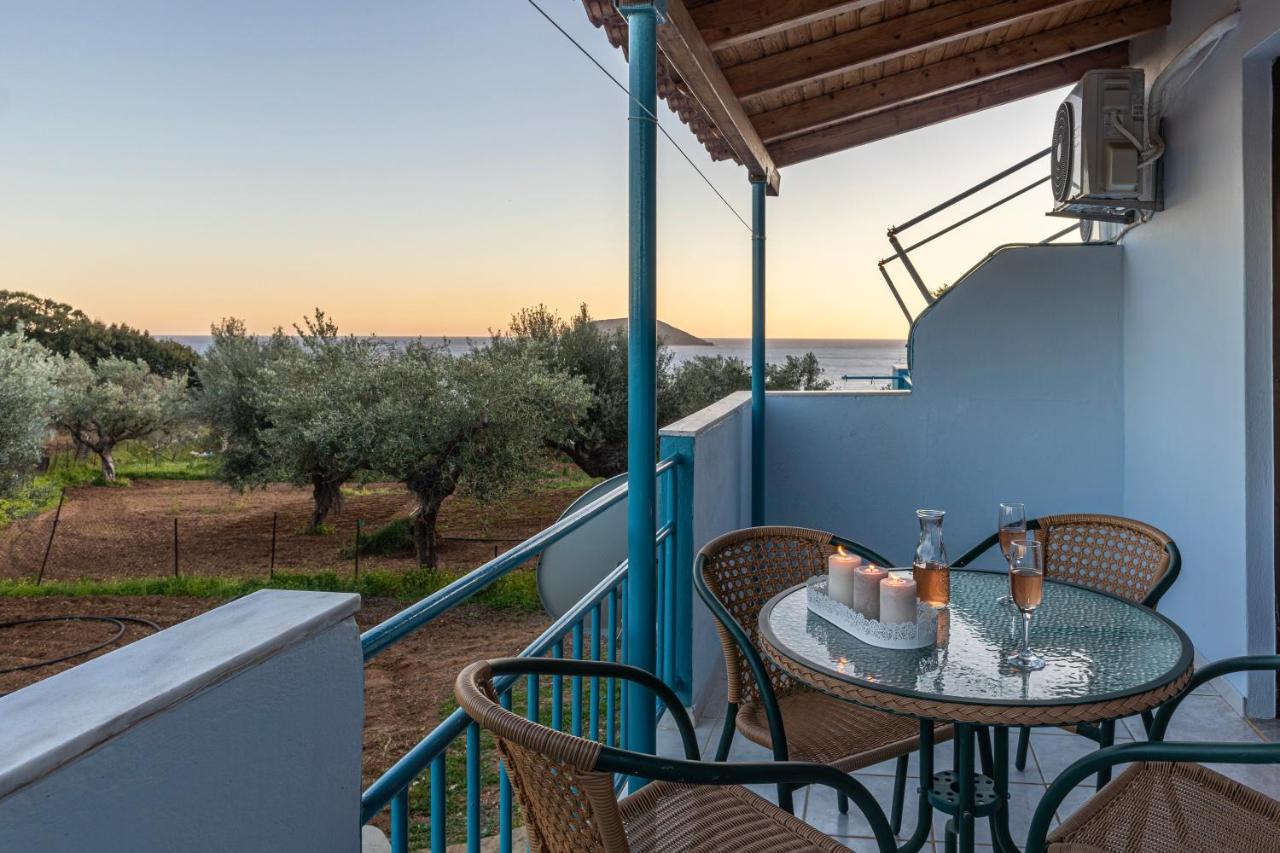 Secret Summer Havens - Perfectly Secluded Getaways Vasilítsion Esterno foto