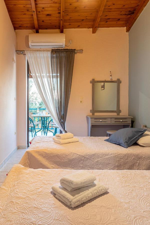 Secret Summer Havens - Perfectly Secluded Getaways Vasilítsion Esterno foto