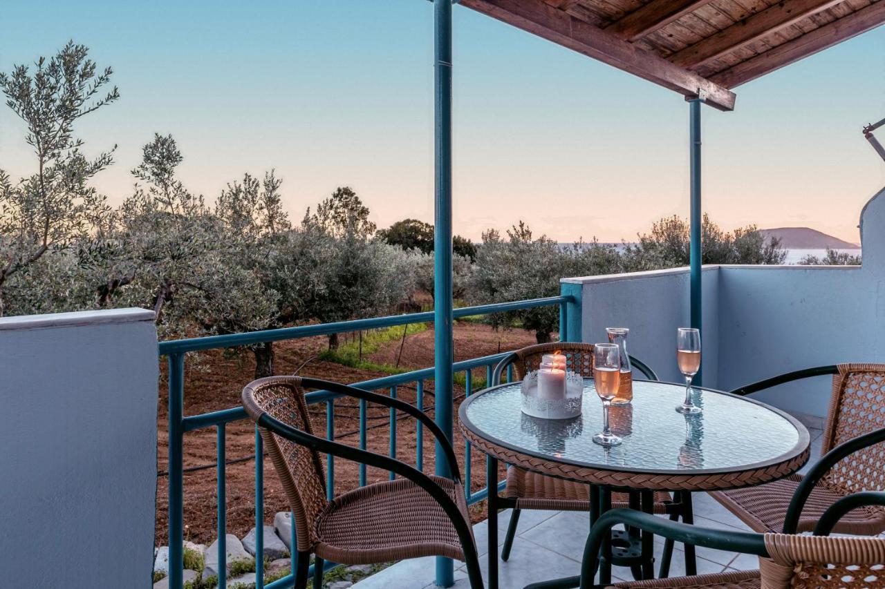 Secret Summer Havens - Perfectly Secluded Getaways Vasilítsion Esterno foto